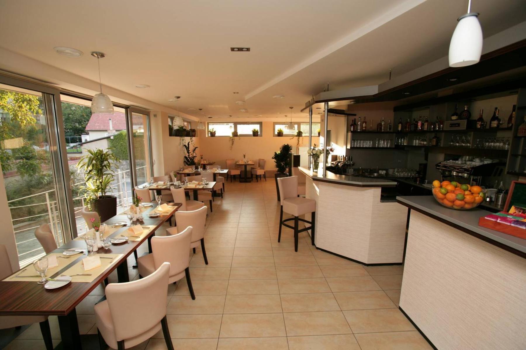 Penzion A Restaurant Barbora Kutná Hora Exterior foto